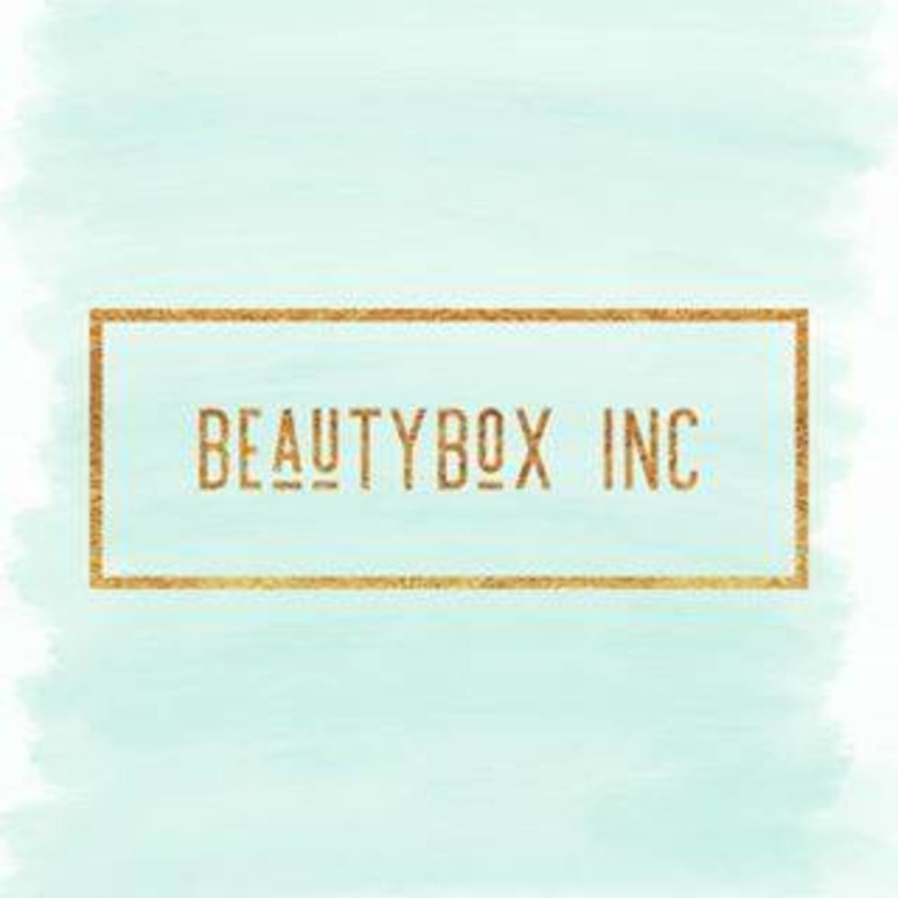 Meet your Posher, Larissa